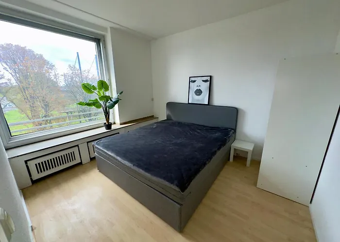 Exklusiver Rheinblick Messe Parken 5 Zimmer, 12 Personen Düsseldorf