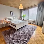 Exklusiver Rheinblick Messe Parken 5 Zimmer, 12 Personen Düsseldorf