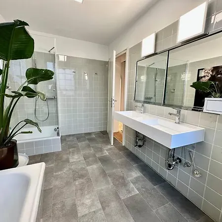 Exklusiver Rheinblick Messe Parken 5 Zimmer, 12 Personen دوسلدورف