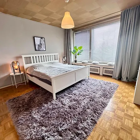 Exklusiver Rheinblick Messe Parken 5 Zimmer, 12 Personen Düsseldorf