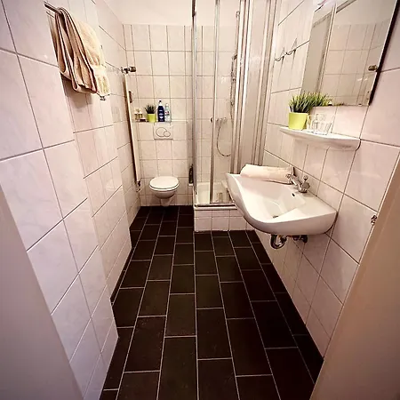 Exklusiver Rheinblick Messe Parken 5 Zimmer, 12 Personen Appartement