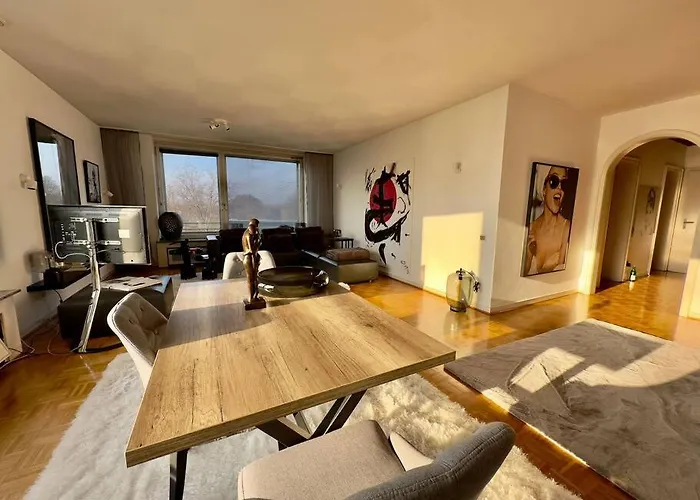 Exklusiver Rheinblick Messe Parken 5 Zimmer, 12 Personen Appartement *