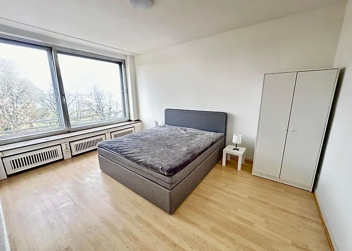 Exklusiver Rheinblick Messe Parken 5 Zimmer, 12 Personen Appartement Düsseldorf
