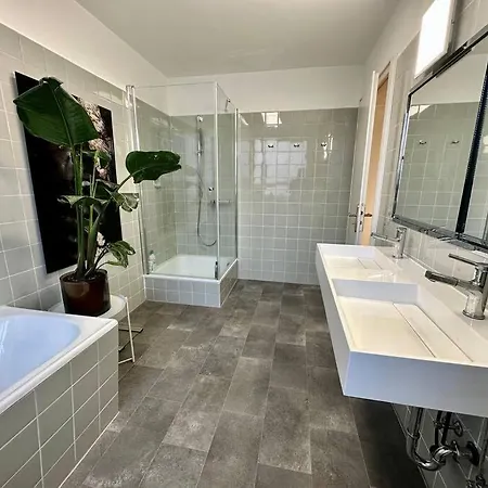 Exklusiver Rheinblick Messe Parken Luxus 10 Personen Apartment *