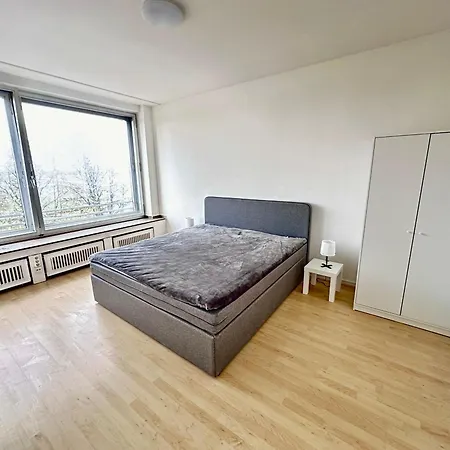 Exklusiver Rheinblick Messe Parken Luxus 10 Personen Apartment Düsseldorf